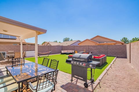 Luxe Avondale Escape - 4 BR, Sleeps 12