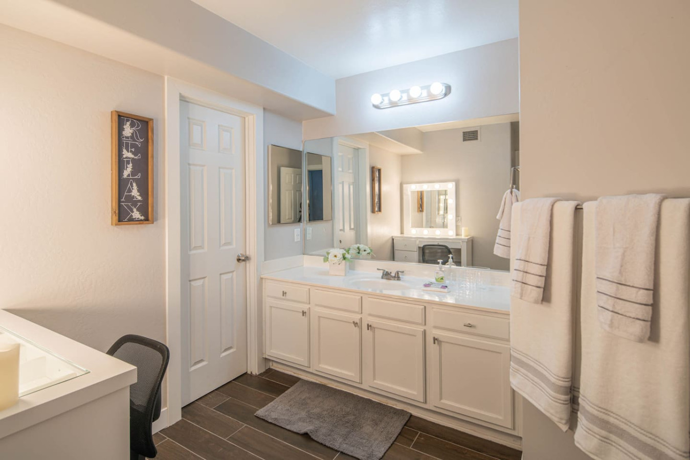 Luxe Avondale Escape - 4 BR, Sleeps 12 - Avondale