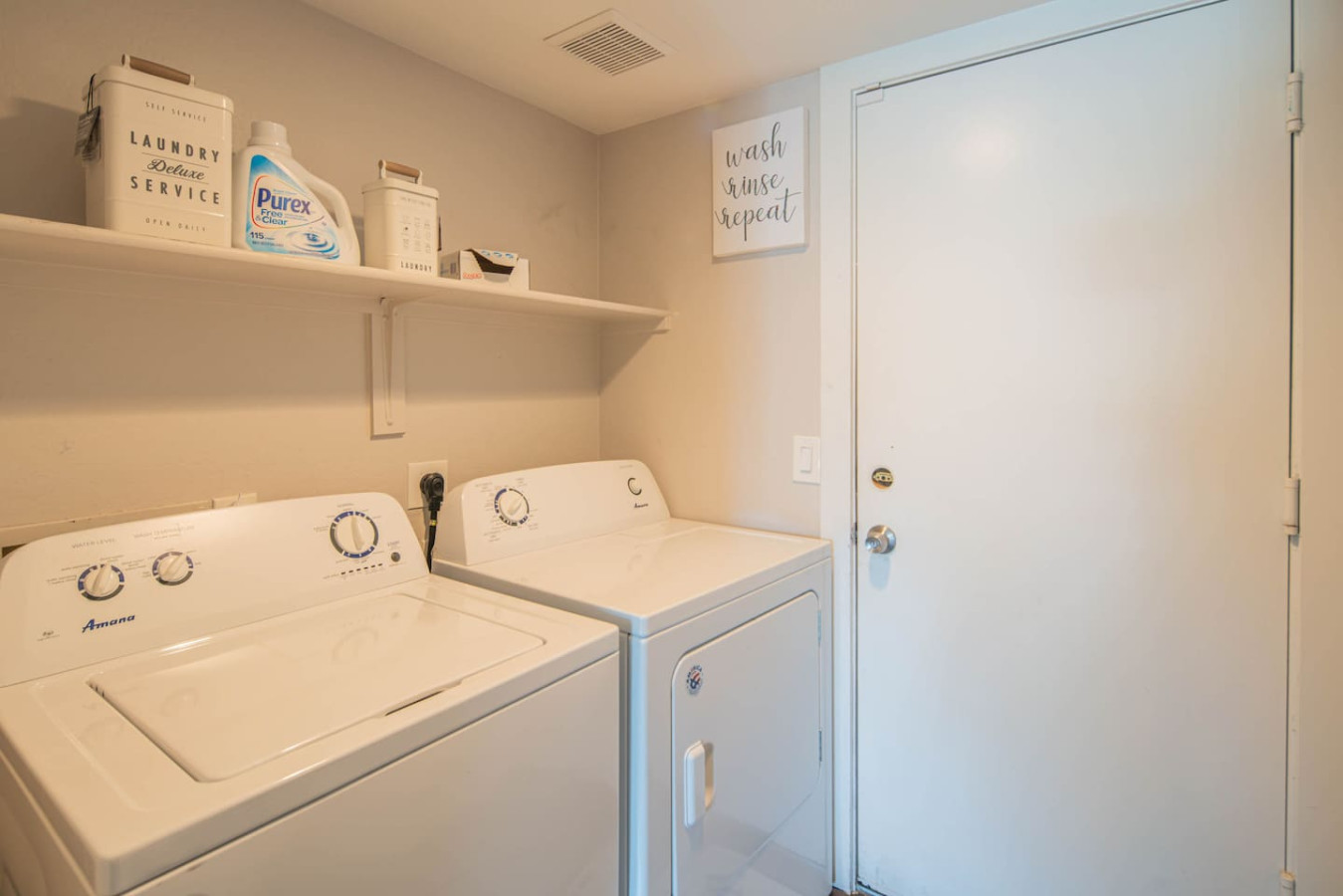 Luxe Avondale Escape - 4 BR, Sleeps 12 - Avondale