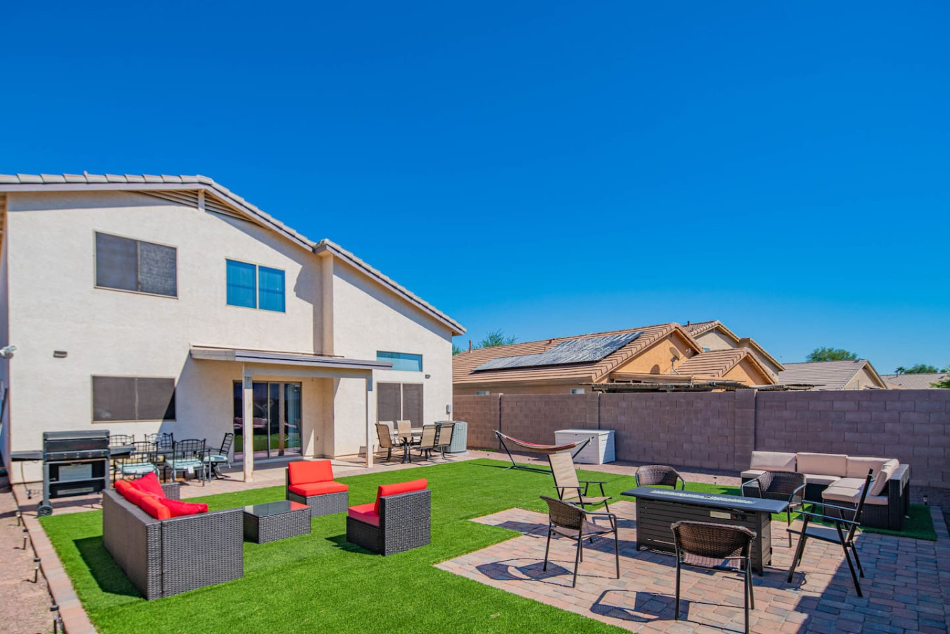 Luxe Avondale Escape - 4 BR, Sleeps 12 - Avondale