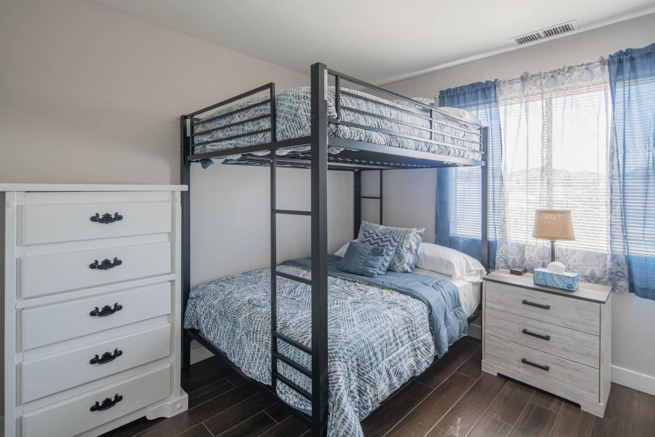 Luxe Avondale Escape - 4 BR, Sleeps 12 - Avondale