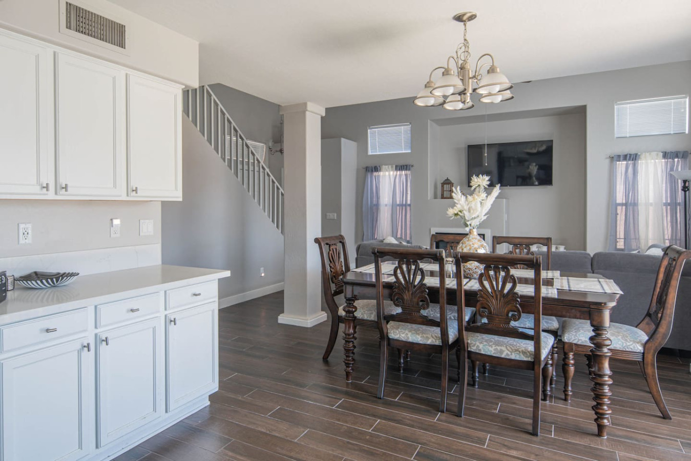 Luxe Avondale Escape - 4 BR, Sleeps 12 - Avondale