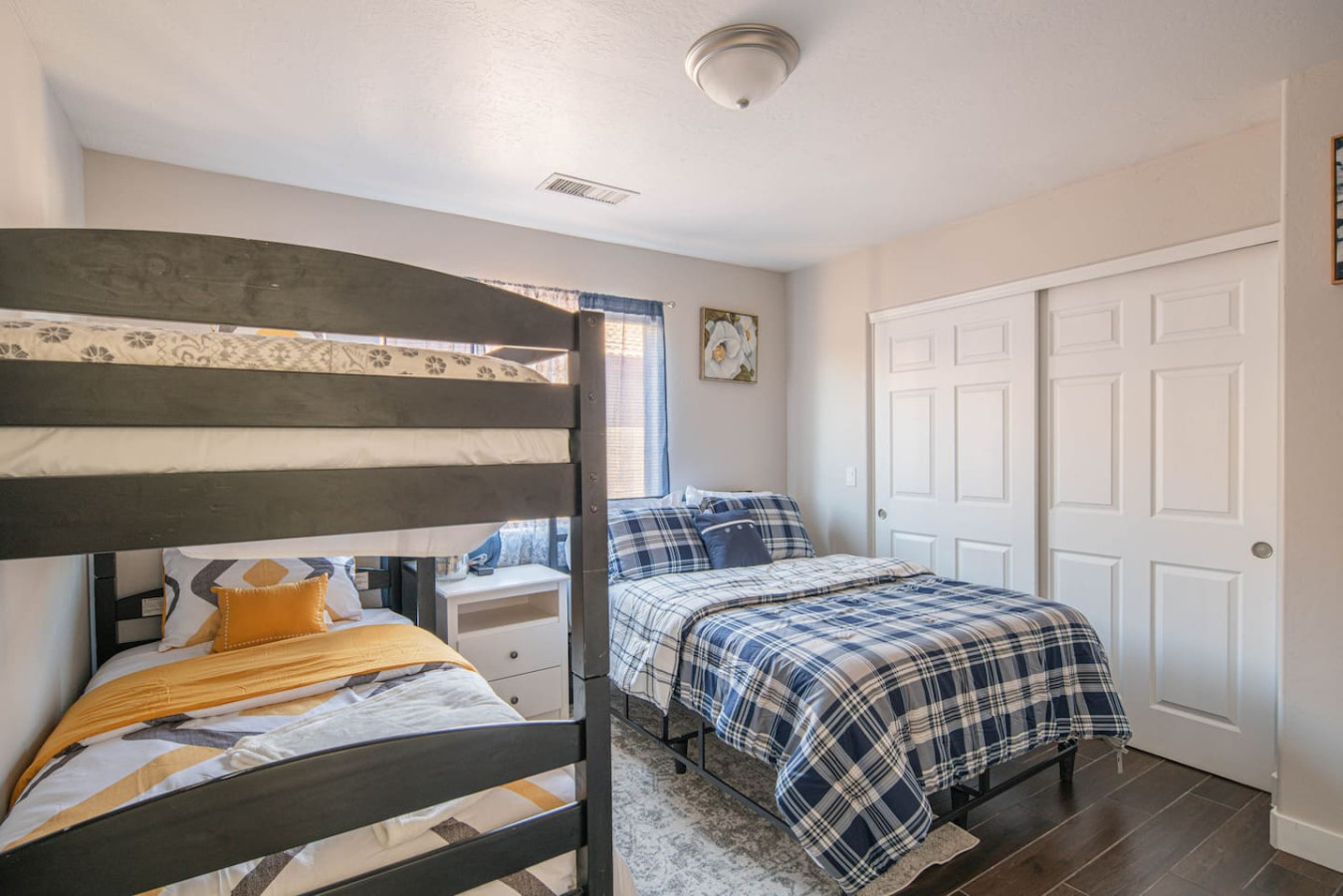 Luxe Avondale Escape - 4 BR, Sleeps 12 - Avondale