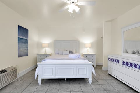 Hotel-Style Private Room Suite in Edgecomb Maine
