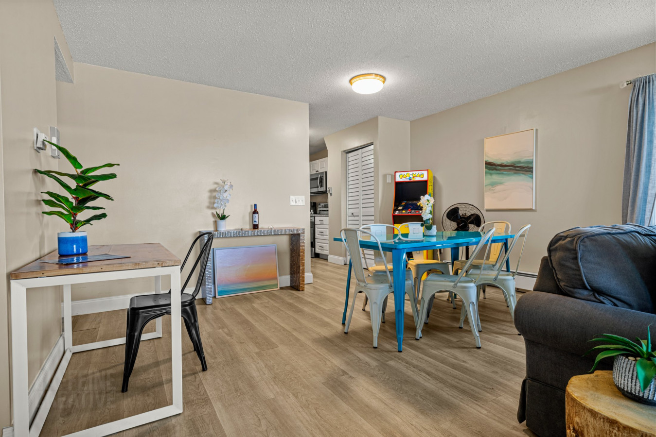 seaside-condo-or-pool-access-or-walk-to-shore/