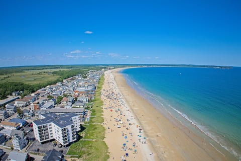 Seaside Condo | Pool Access | Walk to Shore
