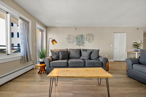 Seaside Condo | Pool Access | Walk to Shore