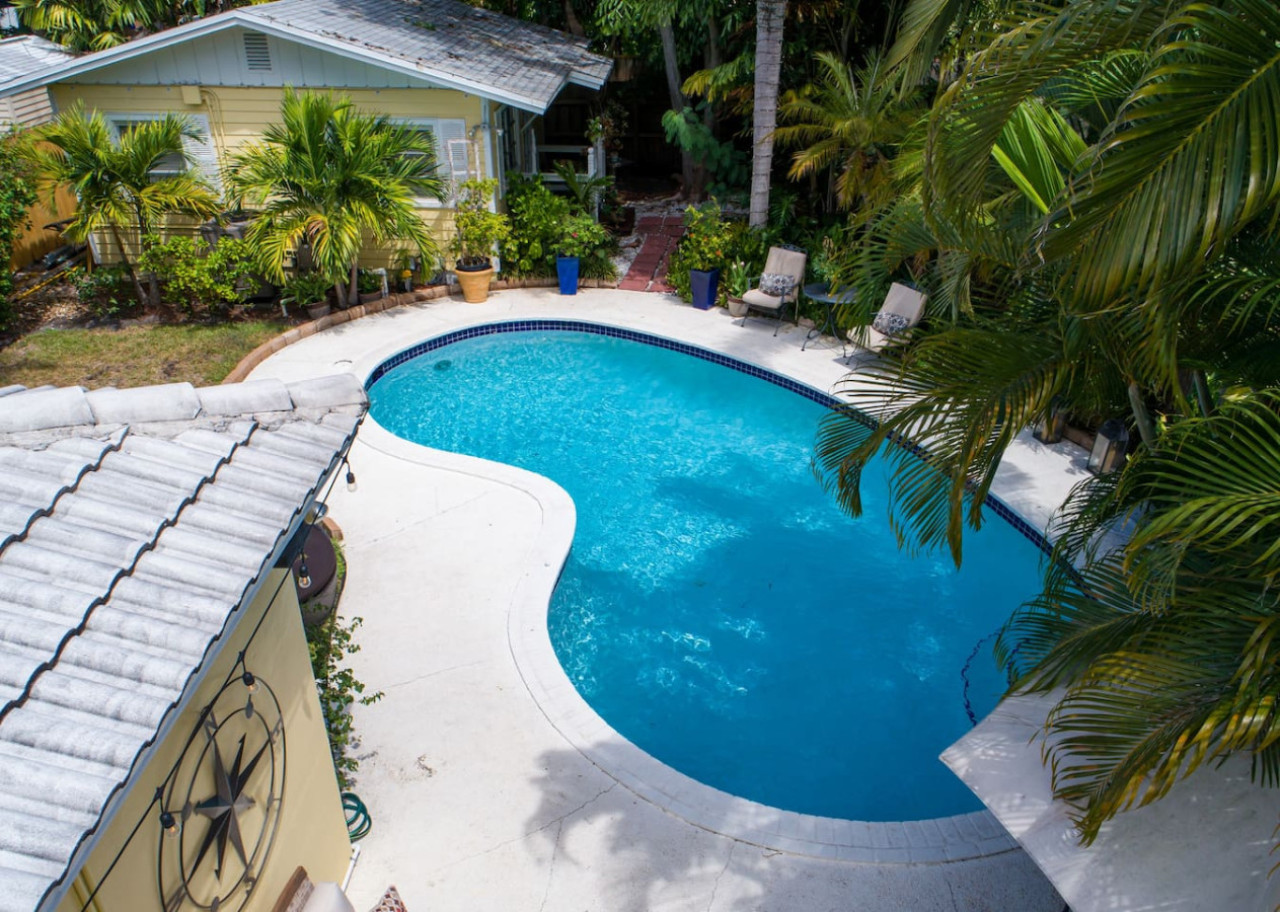 1BR Cottage with Heated Pool in Victoria Park