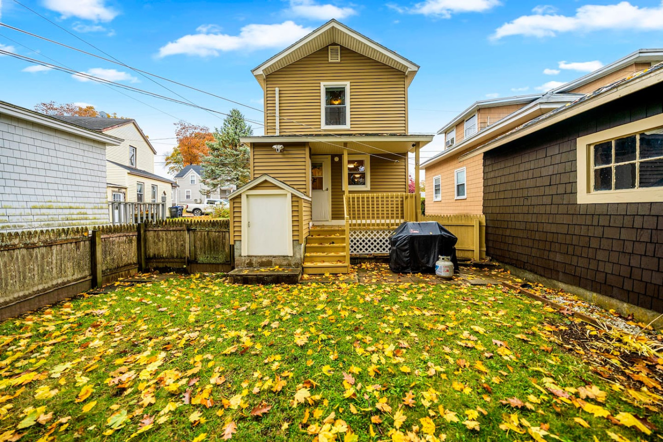 cozy-cottage-with-yard-near-beach-and-attractions/