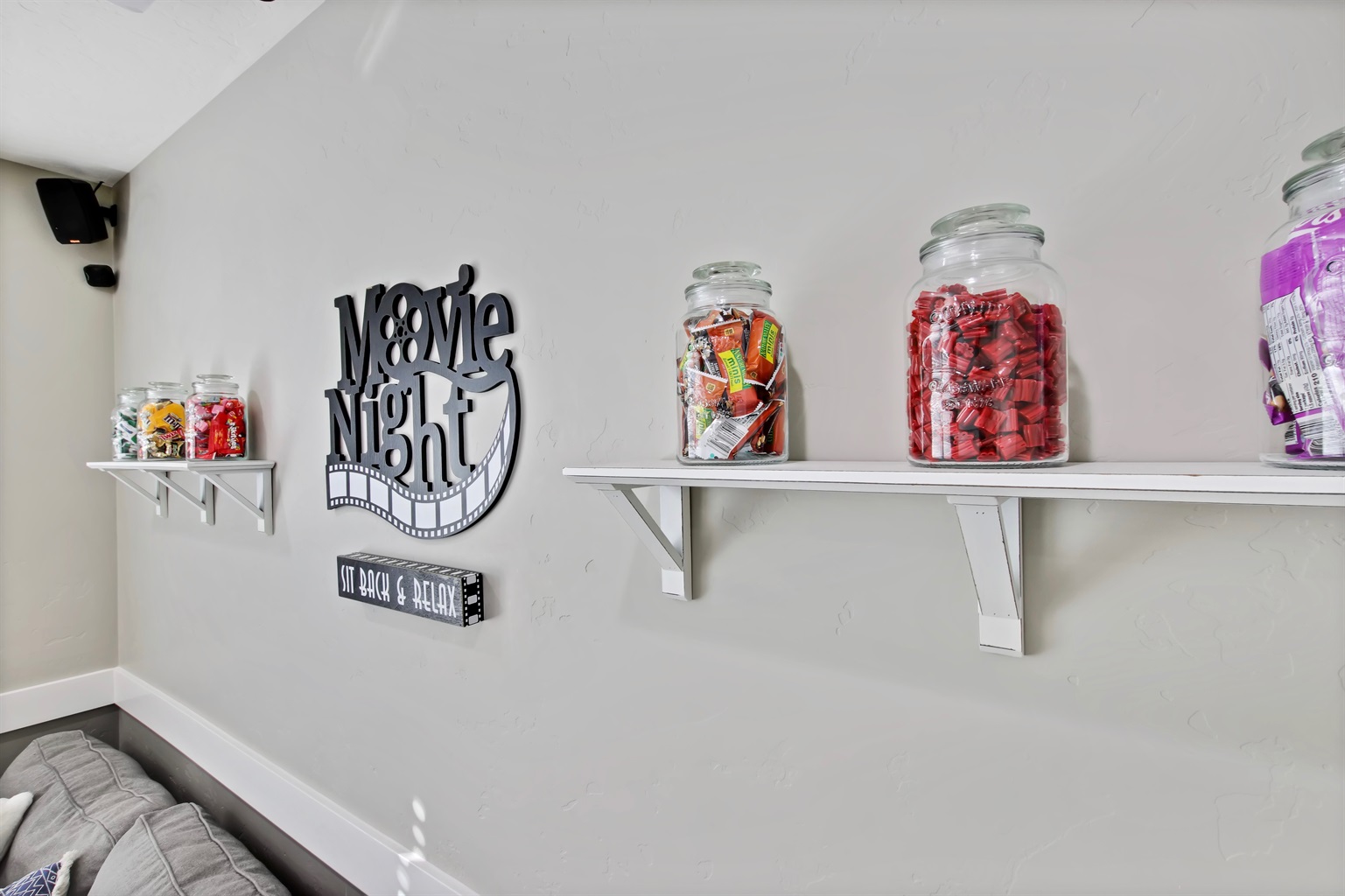 large-modern-6-bedroom-farmhouse-with-custom-theater-in-meridian/