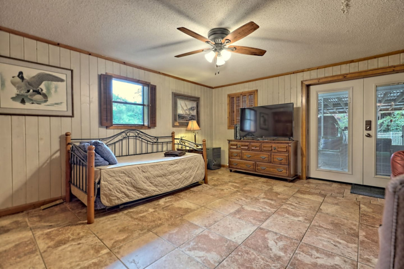 peaceful-lake-burton-stay-with-dock-access/