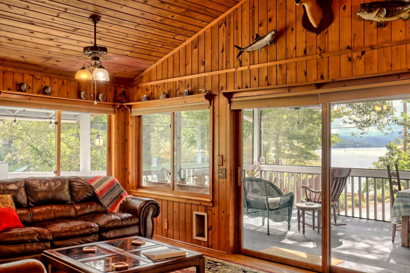 peaceful-lake-burton-stay-with-dock-access/