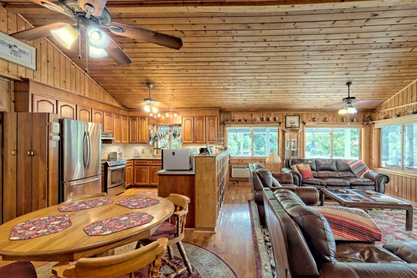 peaceful-lake-burton-stay-with-dock-access/