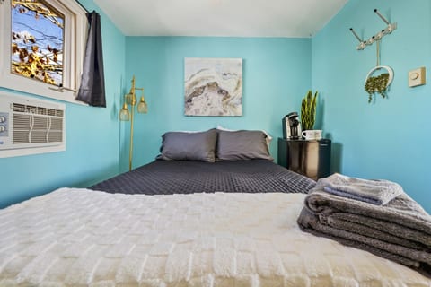 Charming Motel-Style Apartments Near Beach