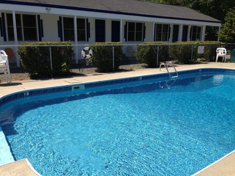 Charming Motel-Style Apartments Near Beach