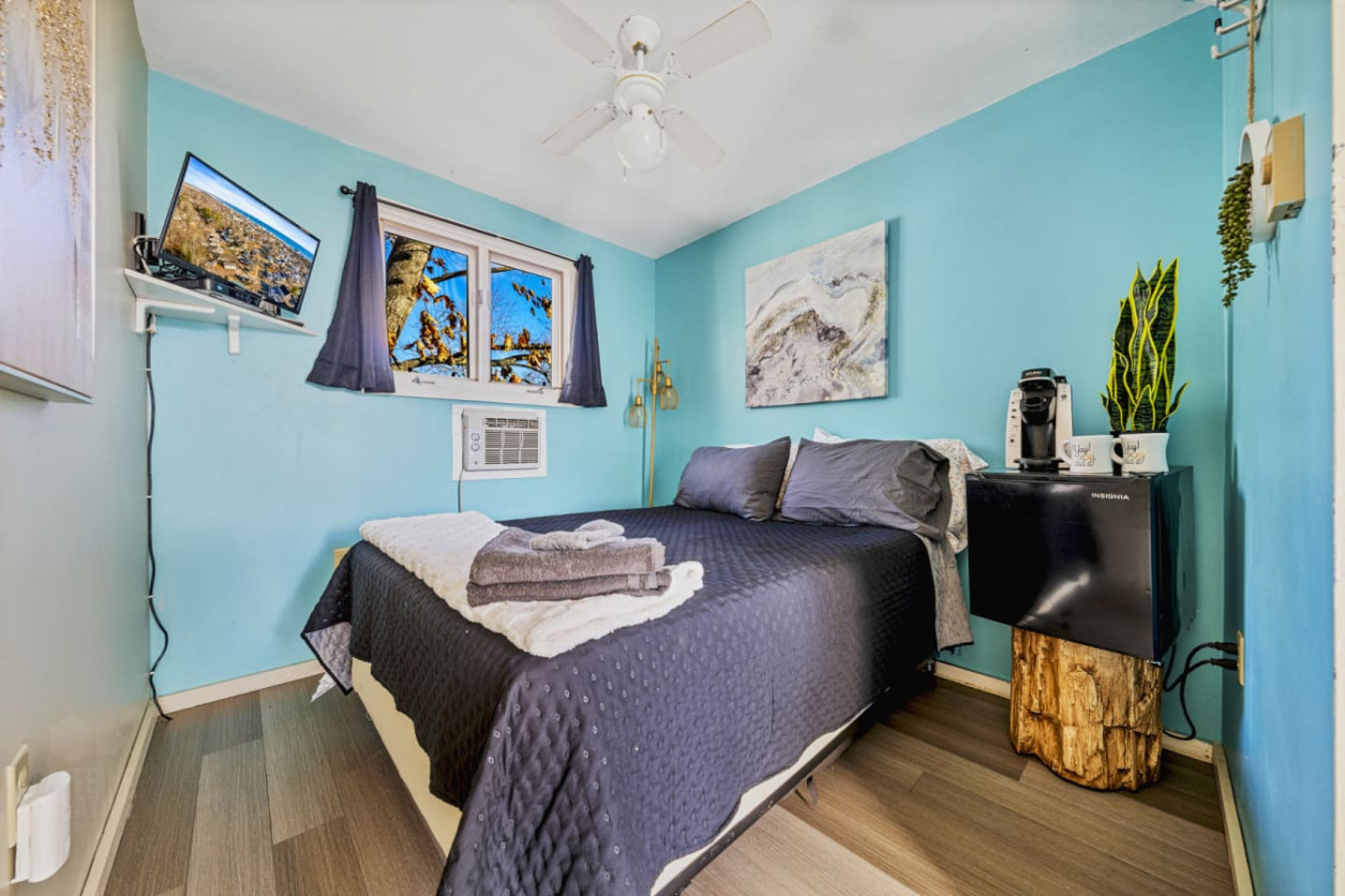 Charming Motel-Style Apartments Near Beach