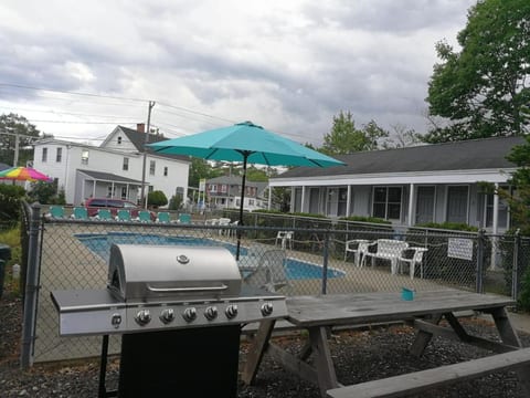 Charming Motel-Style Apartments Near Beach