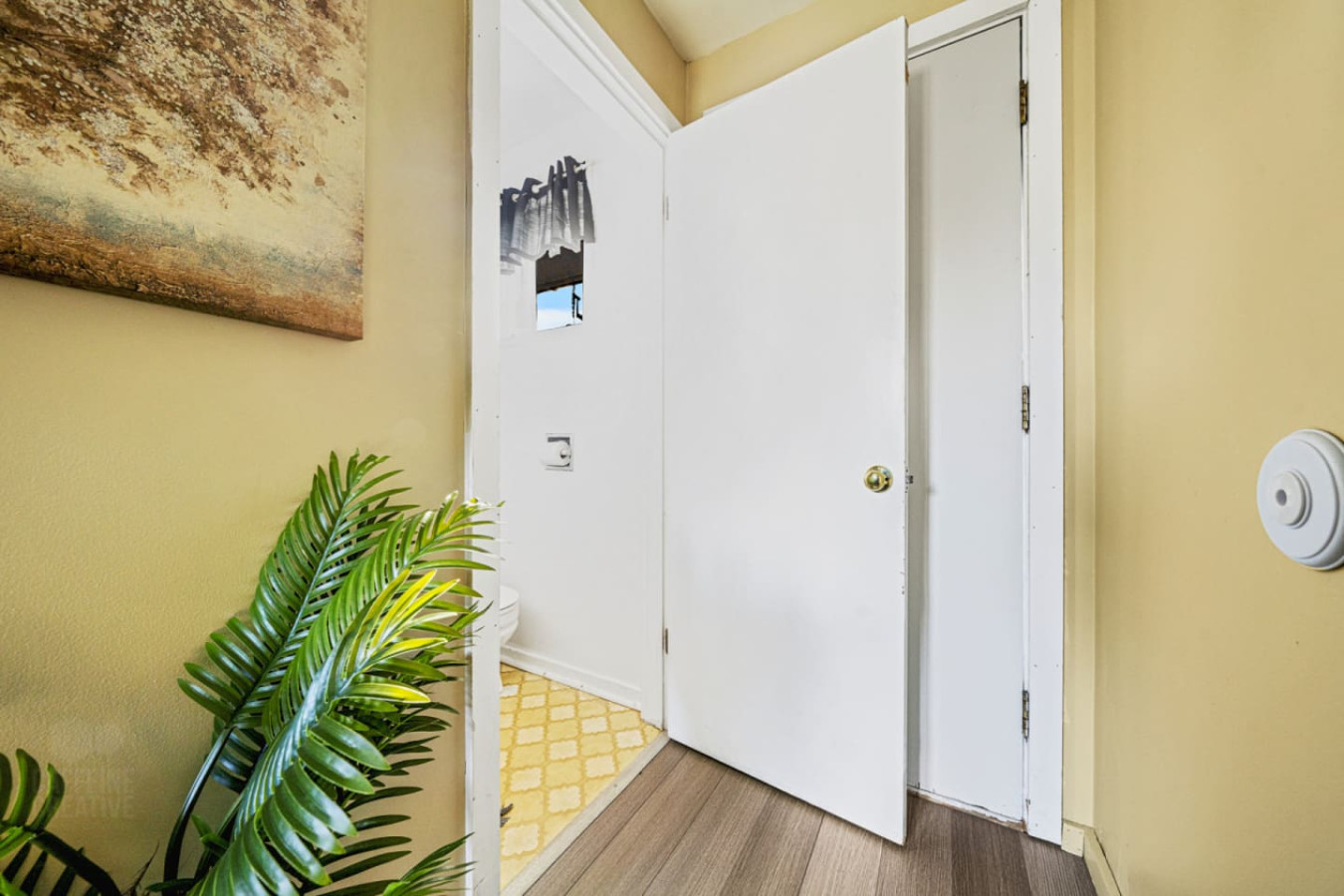 Charming Motel-Style Apartments Near Beach