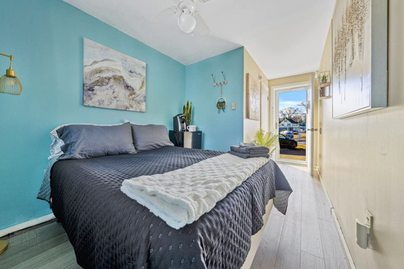 Charming Motel-Style Apartments Near Beach