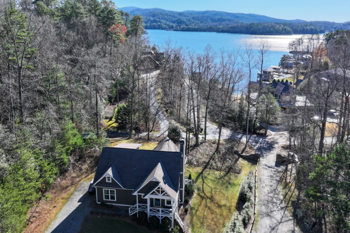 scenic-4bror3ba-contemporary-lake-burton-home-w-hot-tub/