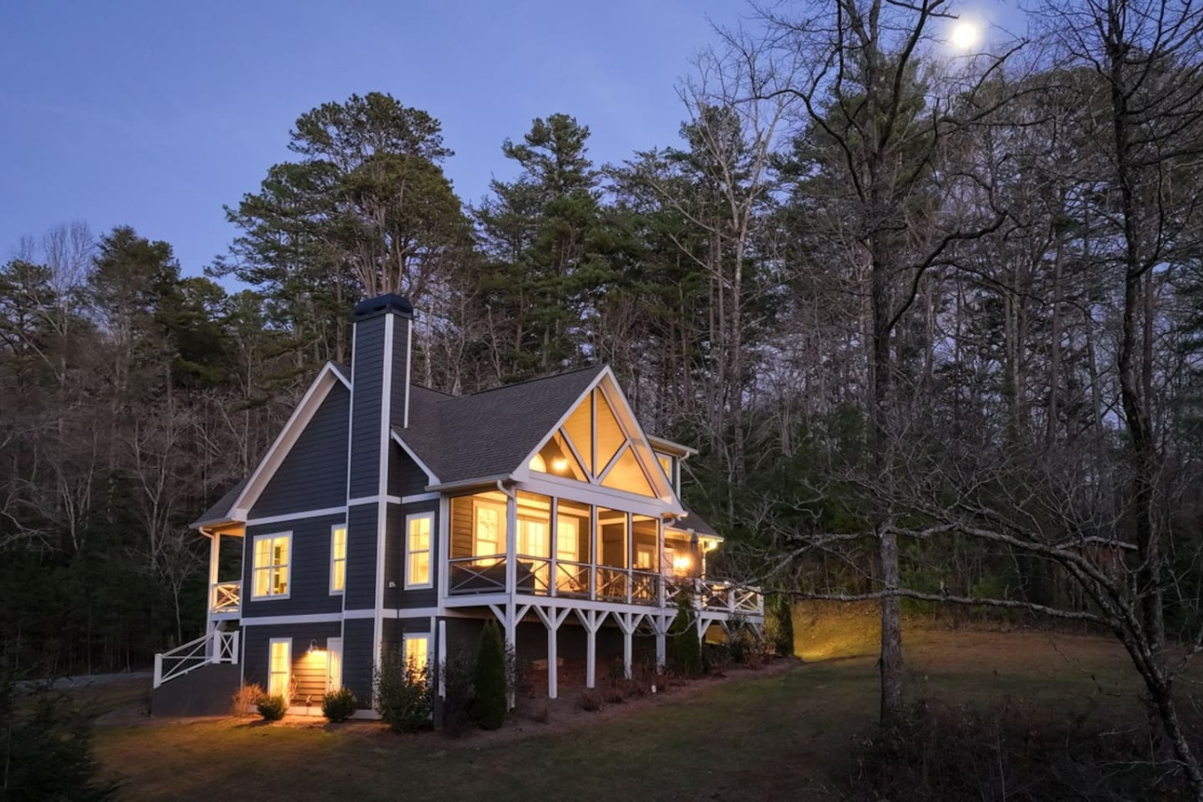 Scenic 4BR|3BA Contemporary Lake Burton Home w/ Hot Tub