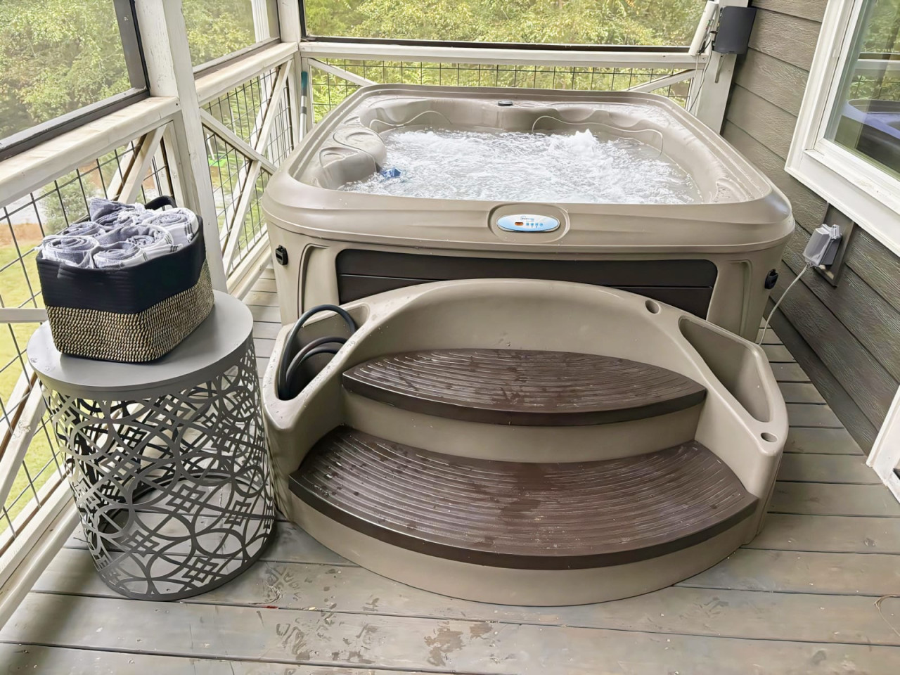 scenic-4bror3ba-contemporary-lake-burton-home-w-hot-tub/