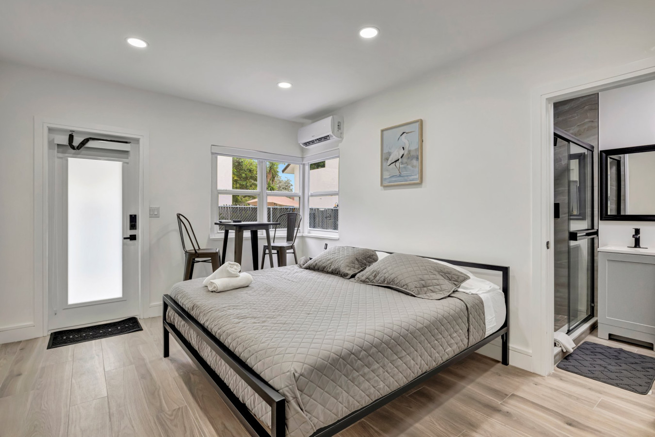 banyan-st-studio-off-las-olas-steps-to-beach-3/