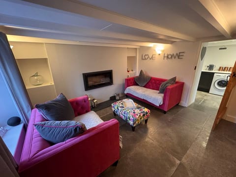 3 Double Bed Character Cottage in Quiet Hamlet
