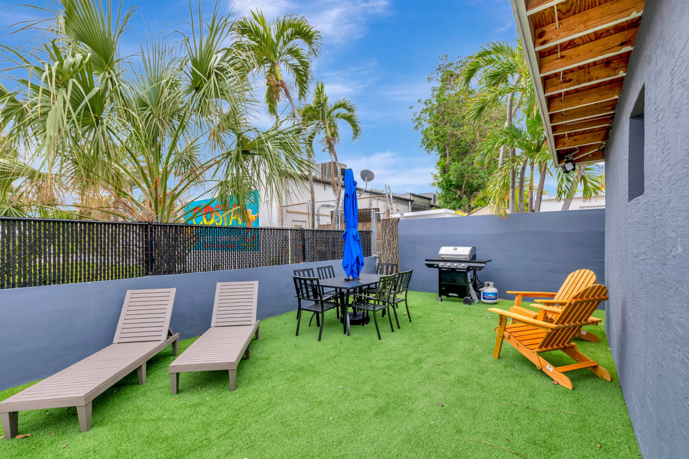 banyan-st-2br1ba-off-las-olas-steps-to-beach-4/