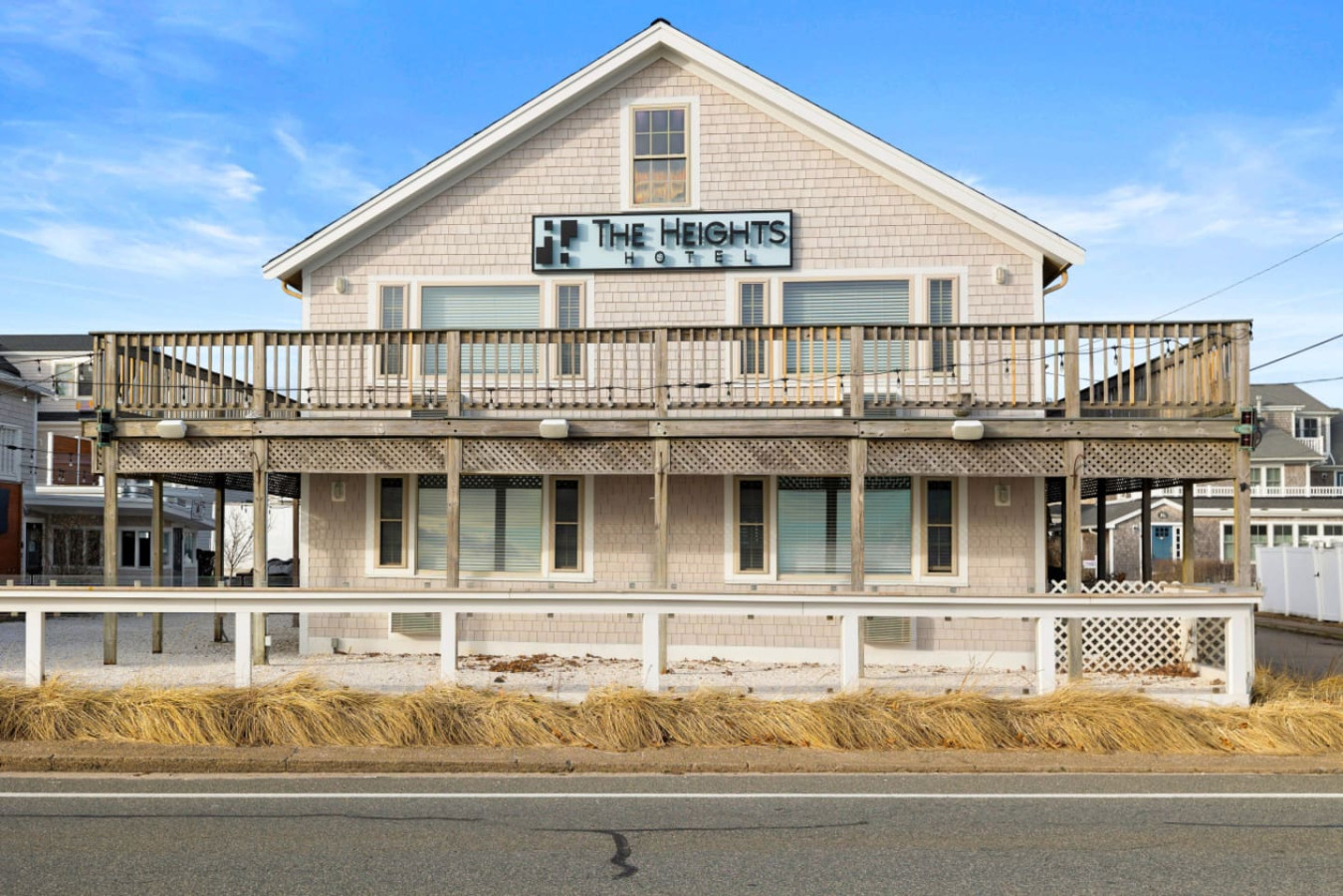 Steps to Ocean: Cozy 2 Double Bed Stay with Deck - Falmouth Steps to Ocean: Cozy 2 Double Bed Stay with Deck - Falmouth