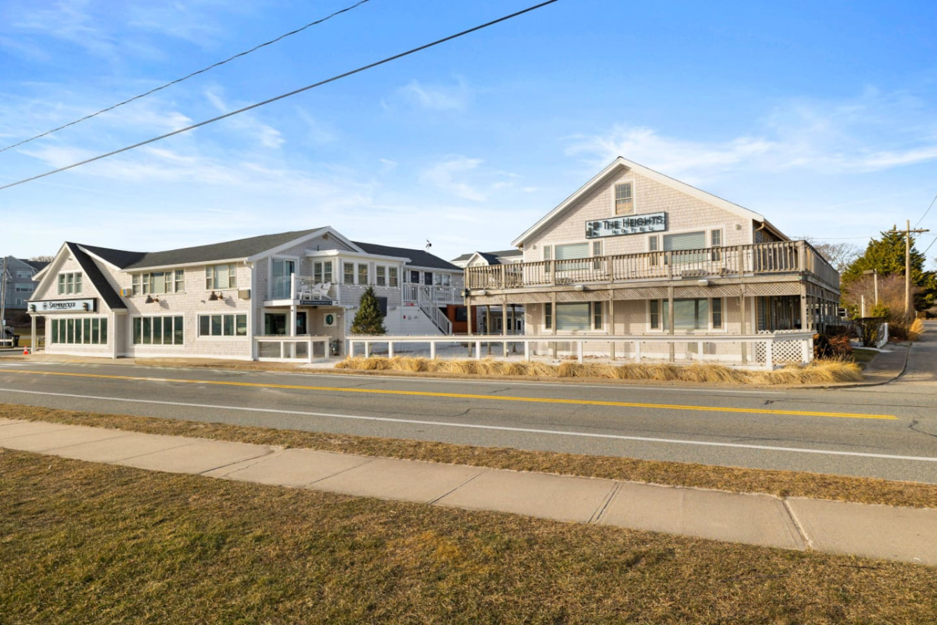 Steps to Ocean: Cozy 2 Double Bed Stay with Deck - Falmouth Steps to Ocean: Cozy 2 Double Bed Stay with Deck - Falmouth