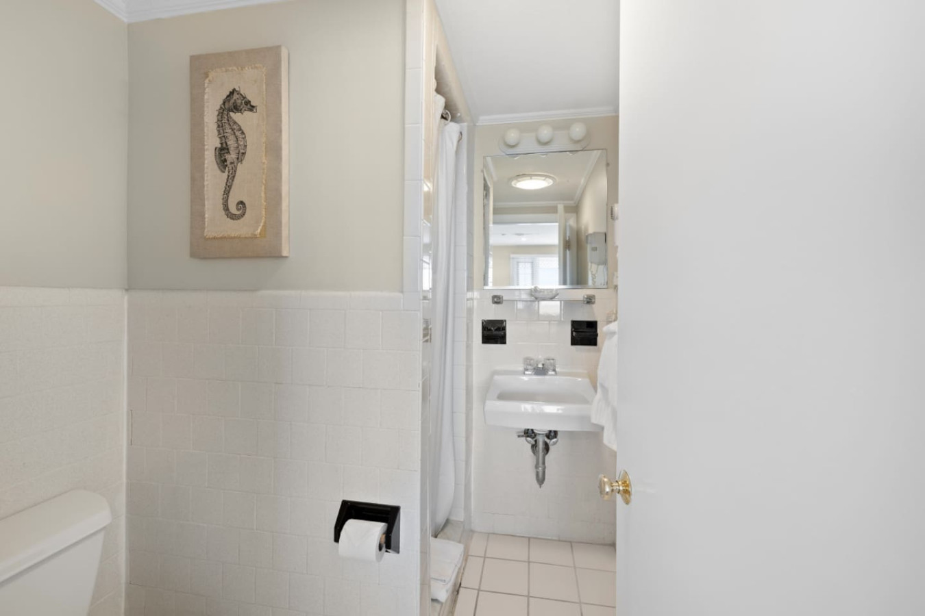 Oceanfront Getaway | 2 Double Beds & Kitchenette - Falmouth Oceanfront Getaway | 2 Double Beds & Kitchenette - Falmouth
