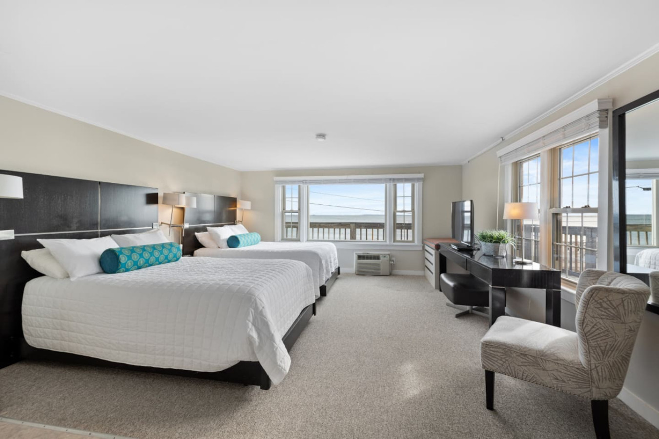 Direct Ocean Views! 2 Double Beds + Kitchenette (108)