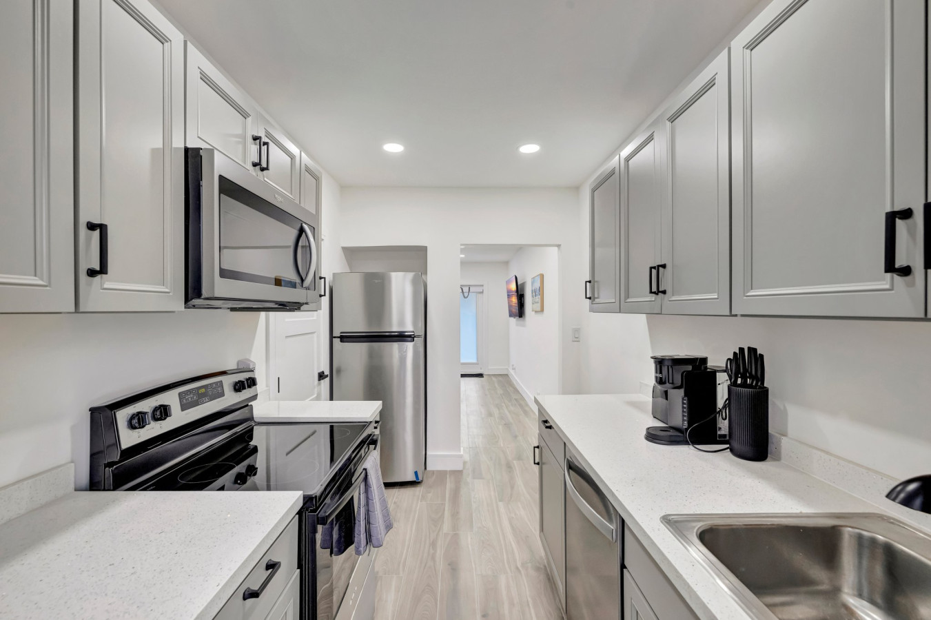 banyan-st-1br1ba-off-las-olas-steps-to-beach-2/