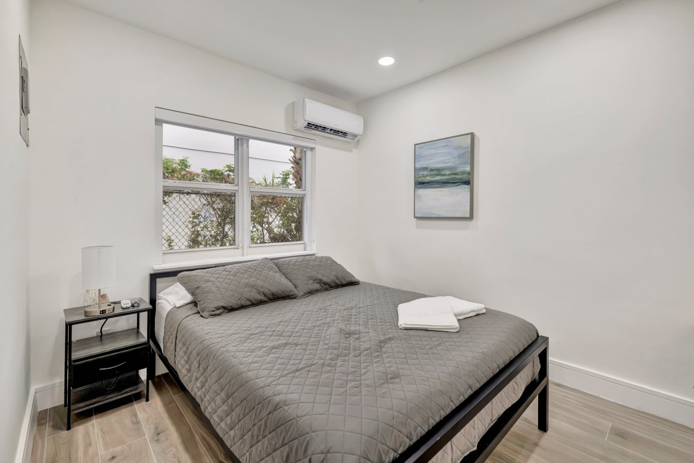 banyan-st-1br1ba-off-las-olas-steps-to-beach-2/