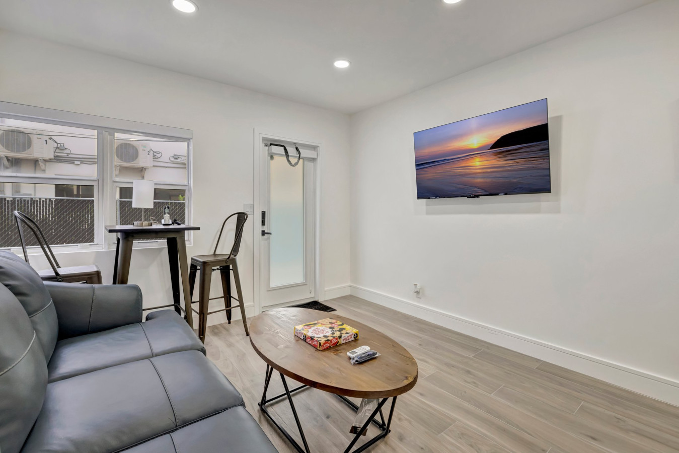 banyan-st-1br1ba-off-las-olas-steps-to-beach-2/