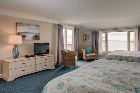 Direct Ocean View Studio w/ 2 King Beds + Deck (201)