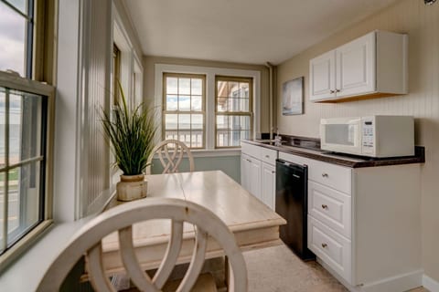 Direct Ocean View Studio w/ 2 King Beds + Deck (201)