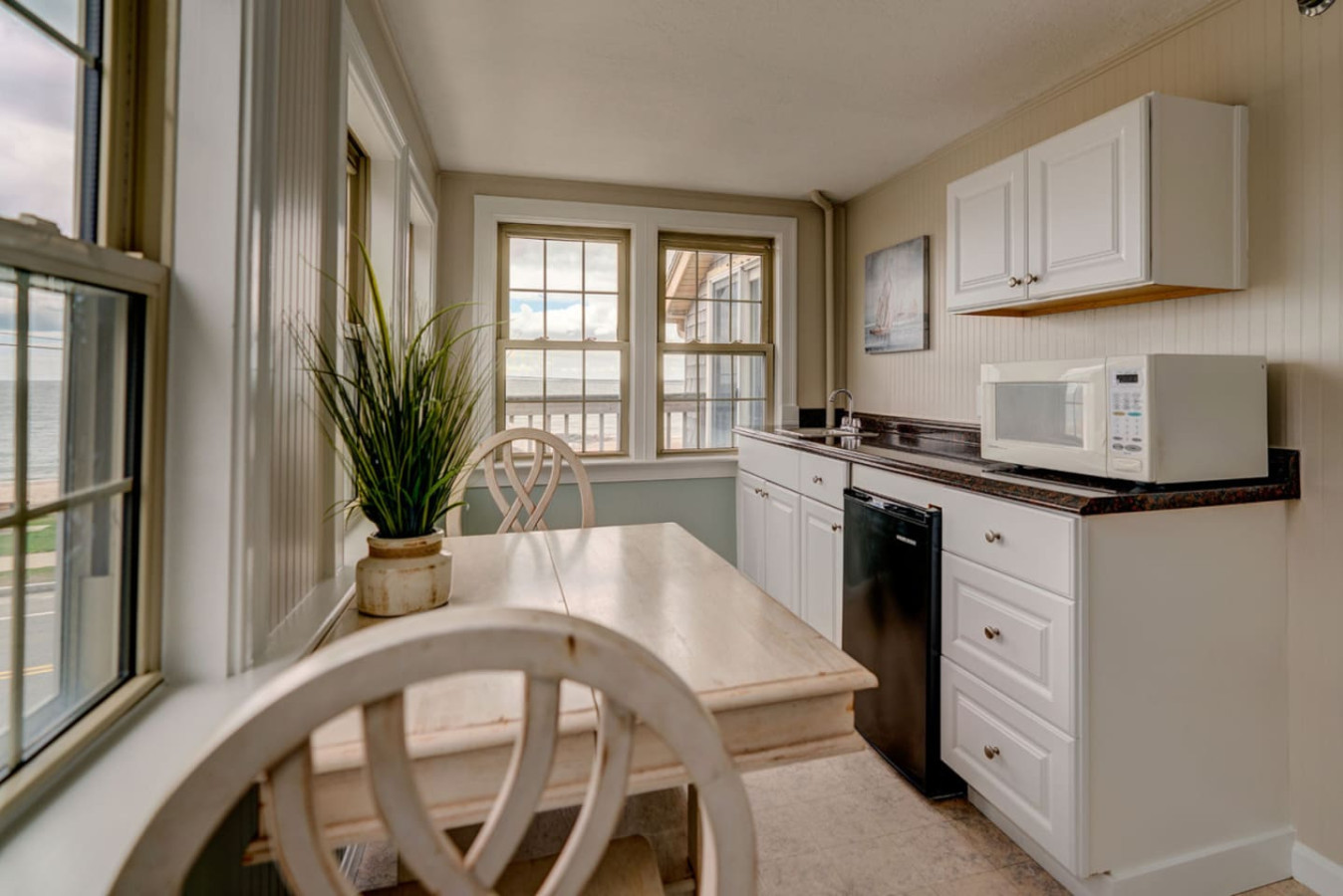 Oceanview 2 King Bed Luxe Suite for 4 - Falmouth