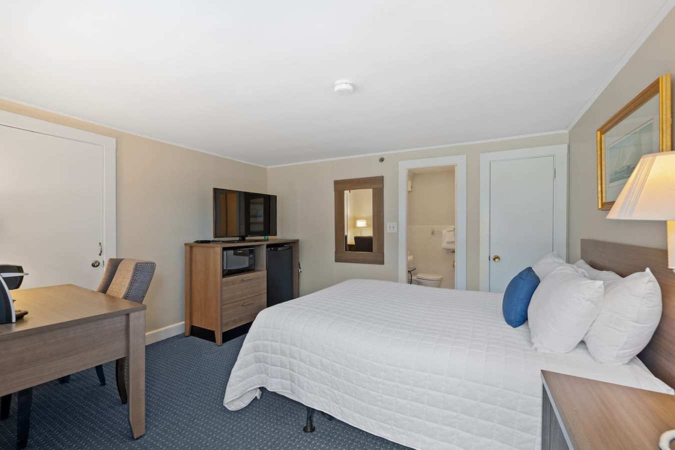 Queen Room with Ocean Views & Vibrant Atmosphere