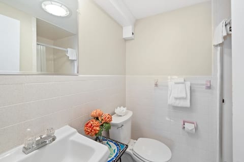 Cozy Queen Room w/ Partial Ocean View (202)