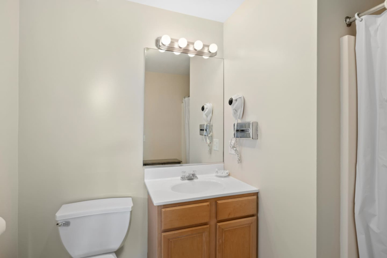 Comfortable Suite with Large Deck & Partial Ocean Views - Falmouth Comfortable Suite with Large Deck & Partial Ocean Views - Falmouth