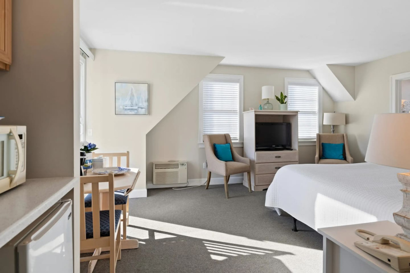 2-Bedroom Suite w/ Deck & Spectacular Ocean Views