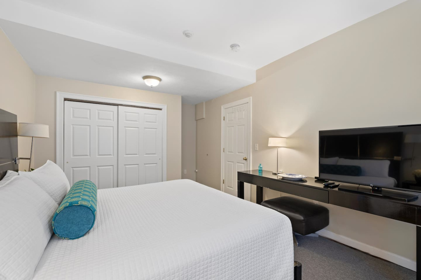 Spacious 2-Bedroom King Suite - Comfort & Style - Falmouth Spacious 2-Bedroom King Suite - Comfort & Style - Falmouth