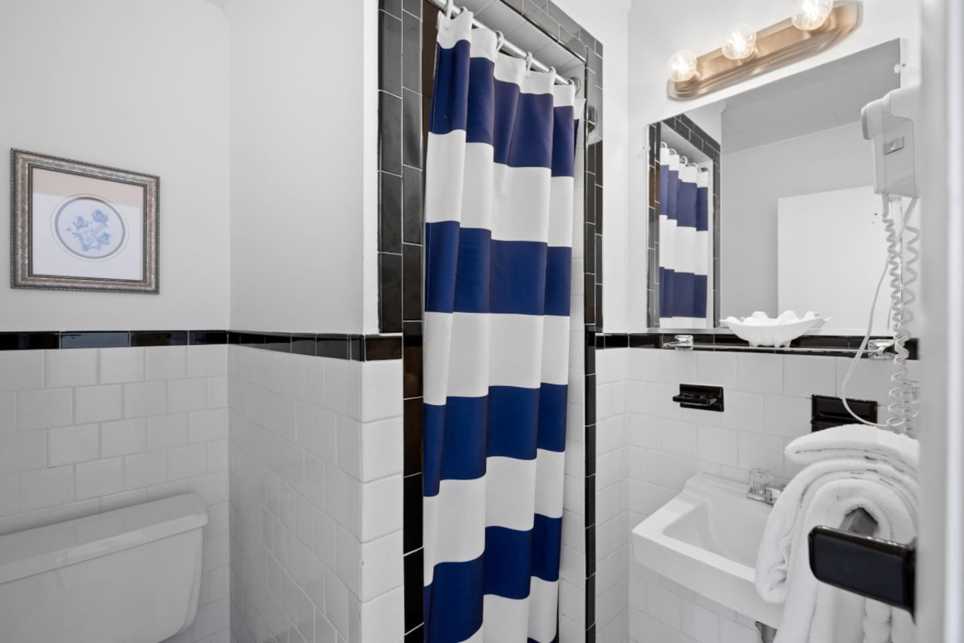 Queen Suite in Falmouth – Steps from the Beach