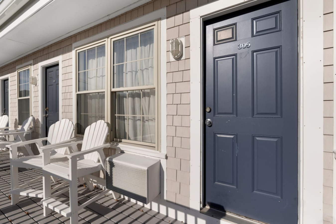 Queen Suite in Falmouth – Steps from the Beach