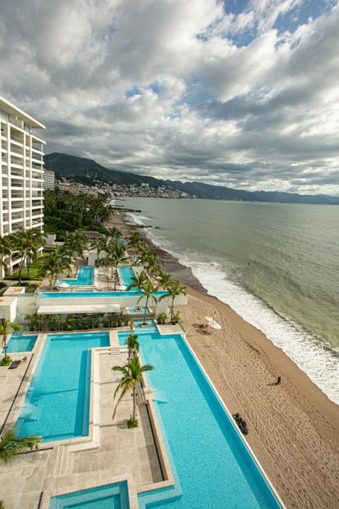 Luxury 3-Bedroom Beachfront Condo - Stunning View