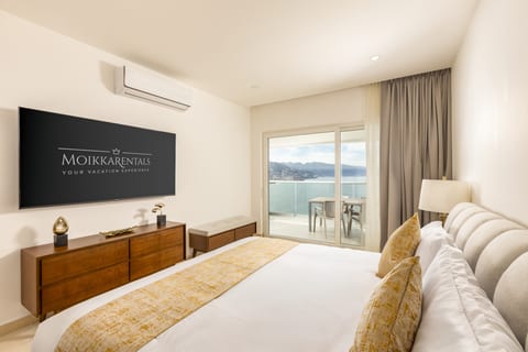 Luxury 3-Bedroom Beachfront Condo - Stunning View