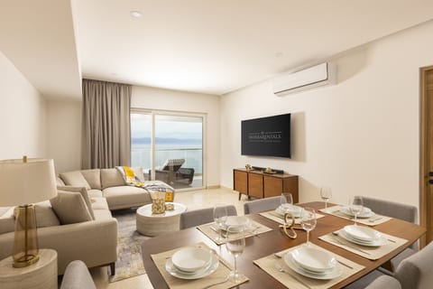 Luxury 3-Bedroom Beachfront Condo - Stunning View