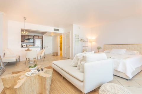 The South Beach Condo I Balcony | Full Amenities
